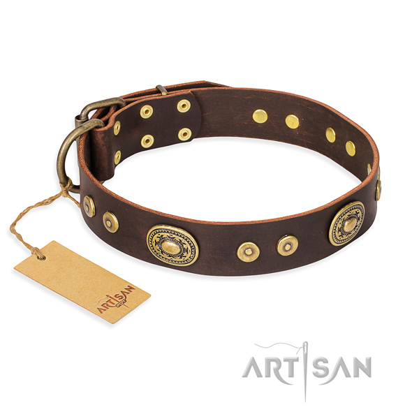 Genuine leather dog collar made of soft material with rust-proof fittings